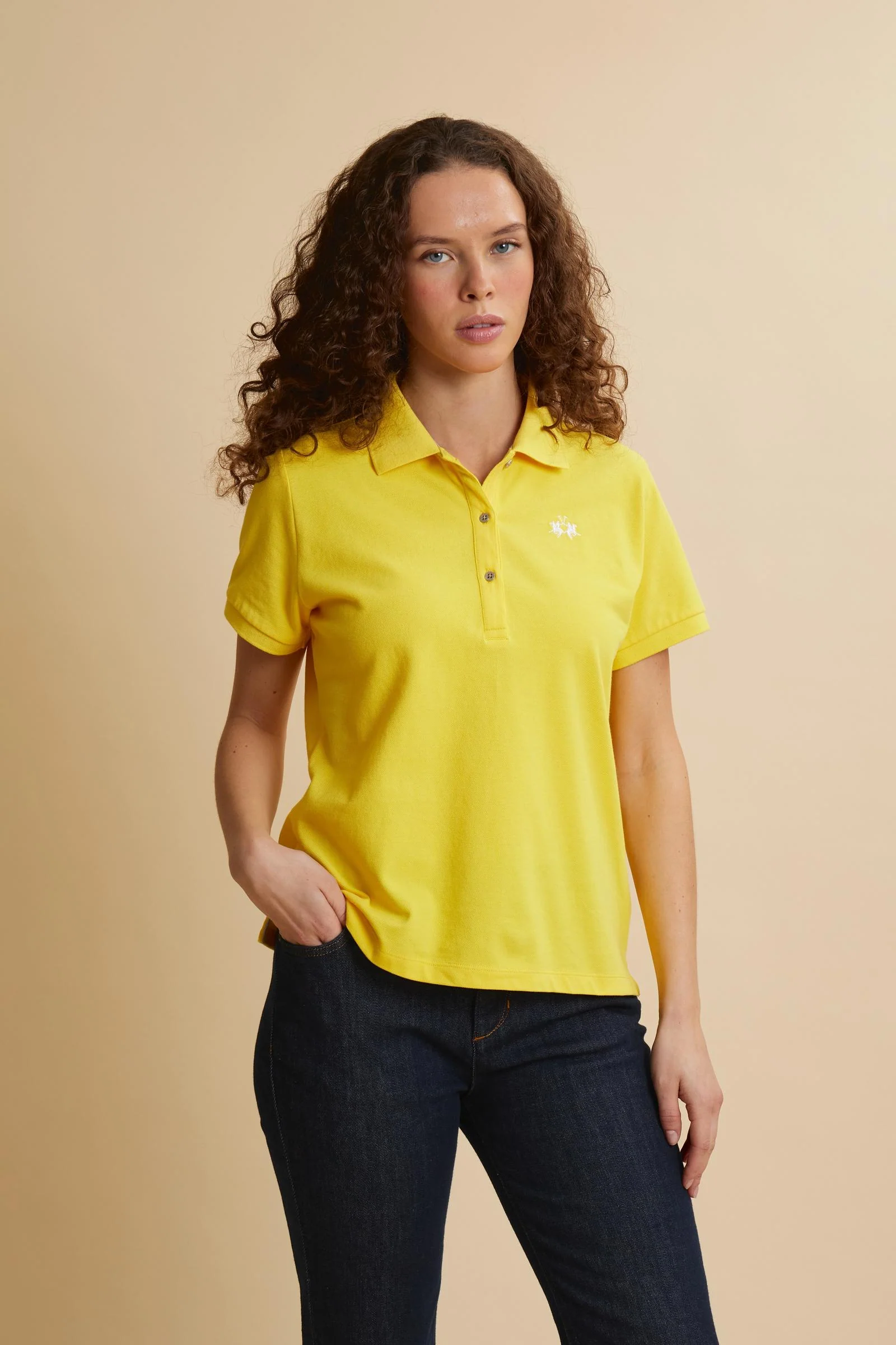 Damen Poloshirt aus Stretch-Piqué mit Schriftzug unter dem Kragen - Clarissa