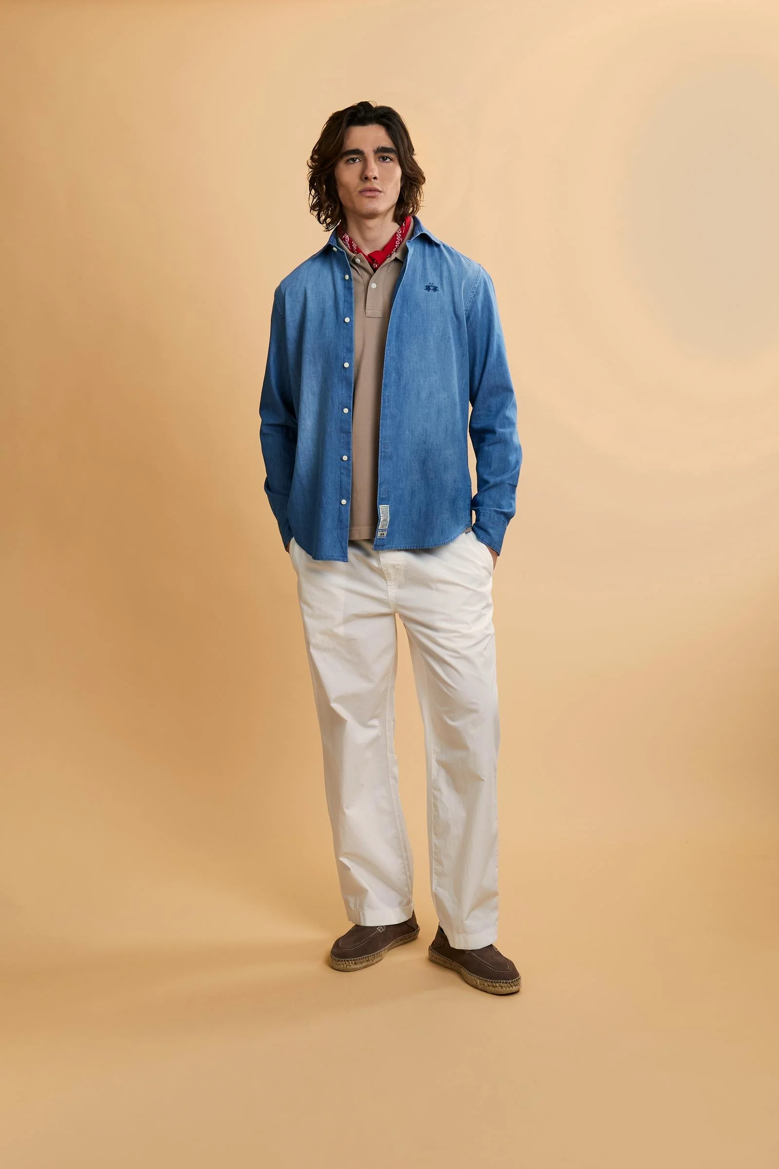 Hemd aus leichtem Denim in normaler Passform – Innocent - Image 2