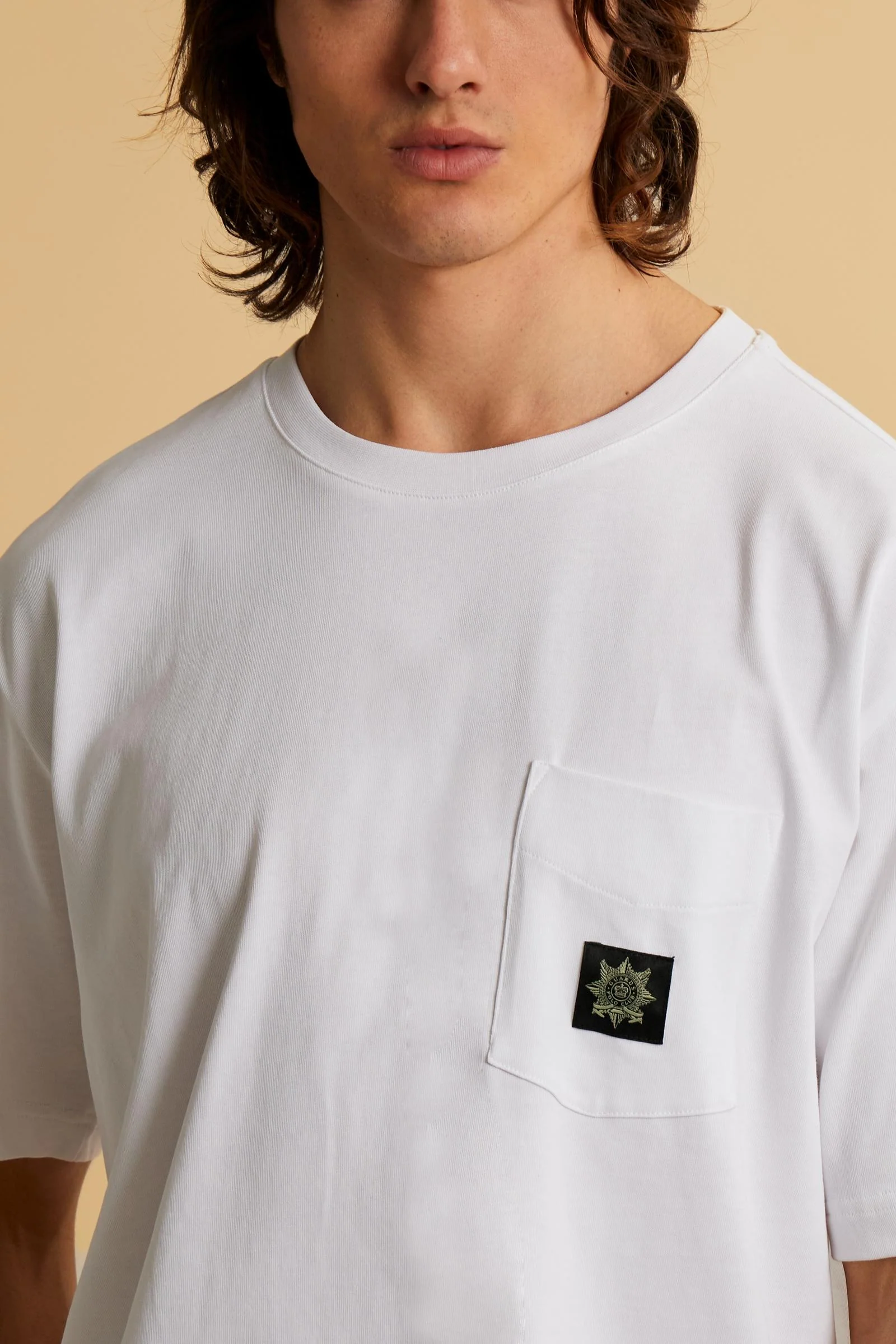 Herren-Baumwoll-T-Shirt mit Guards-Tasche – Clay - Image 3