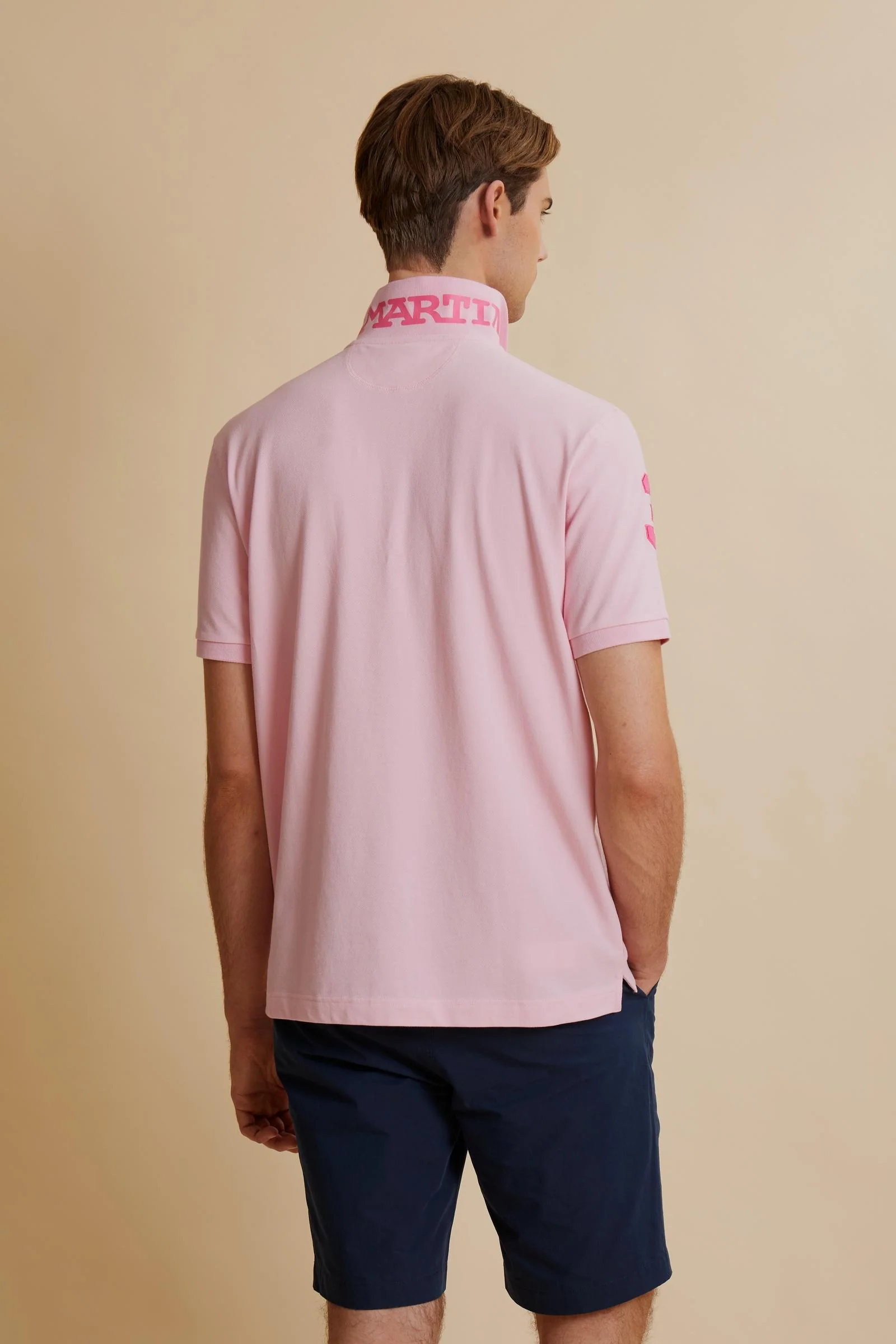 Herren-Stretch-Piqué-Poloshirt mit Nummer am Ärmel – Ray - Image 4
