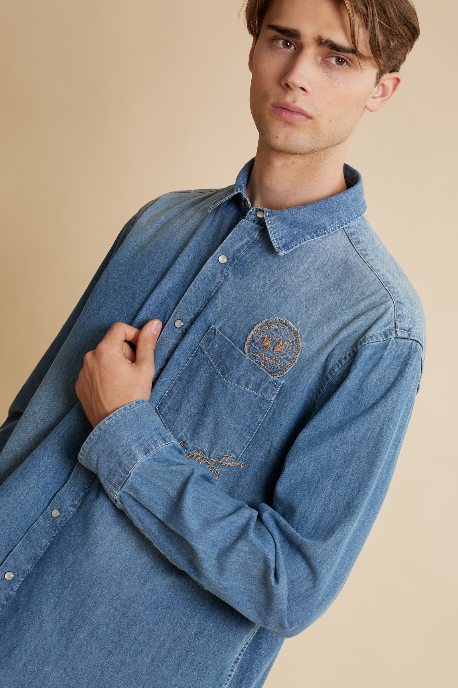 Herrenhemd aus gebleichtem Denim mit verwaschenem Effekt moderne Passform – Curtis - Image 3