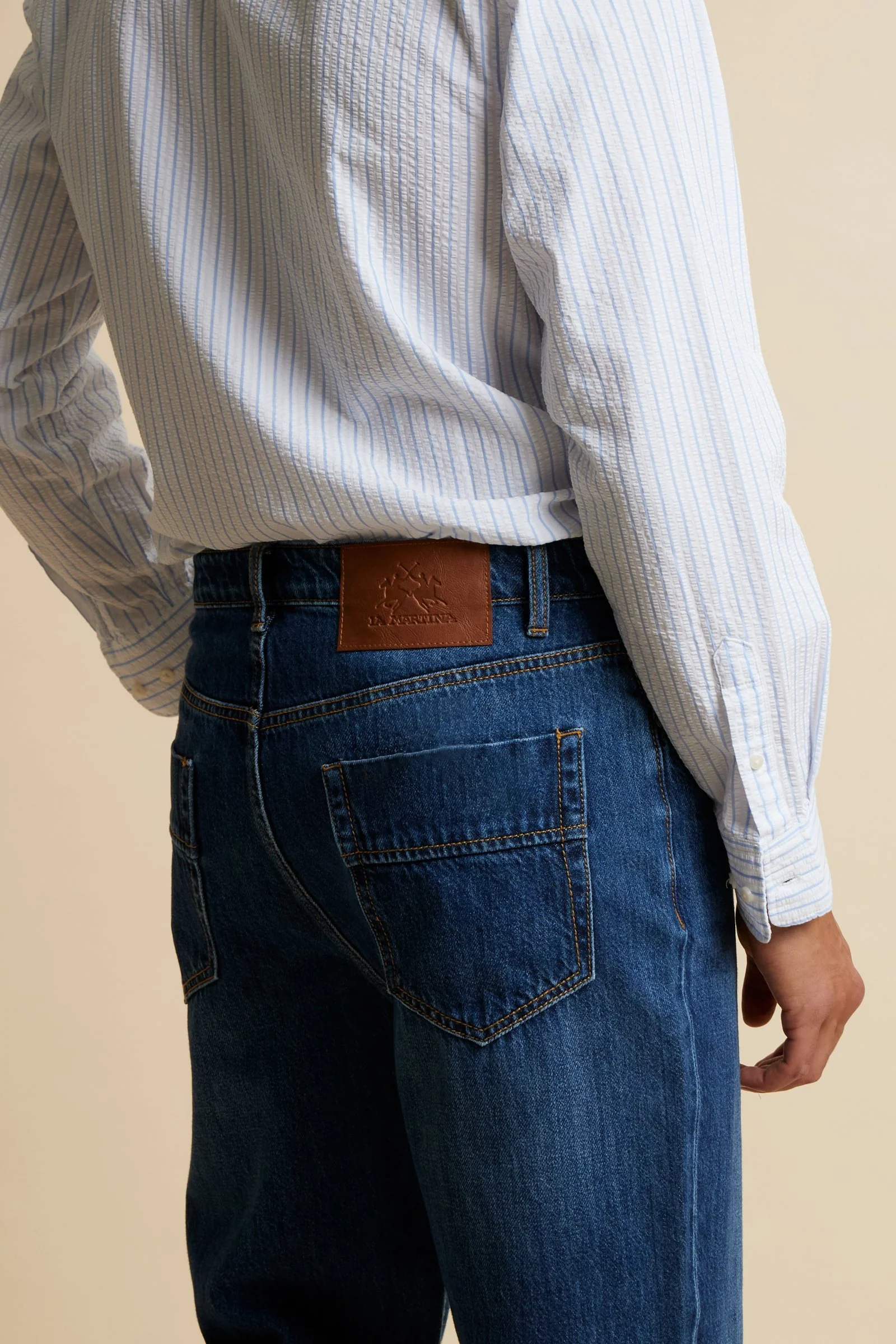 Herrenjeans aus Denim in mittlerer Waschung moderne Passform aus Baumwolle – Connell - Image 3