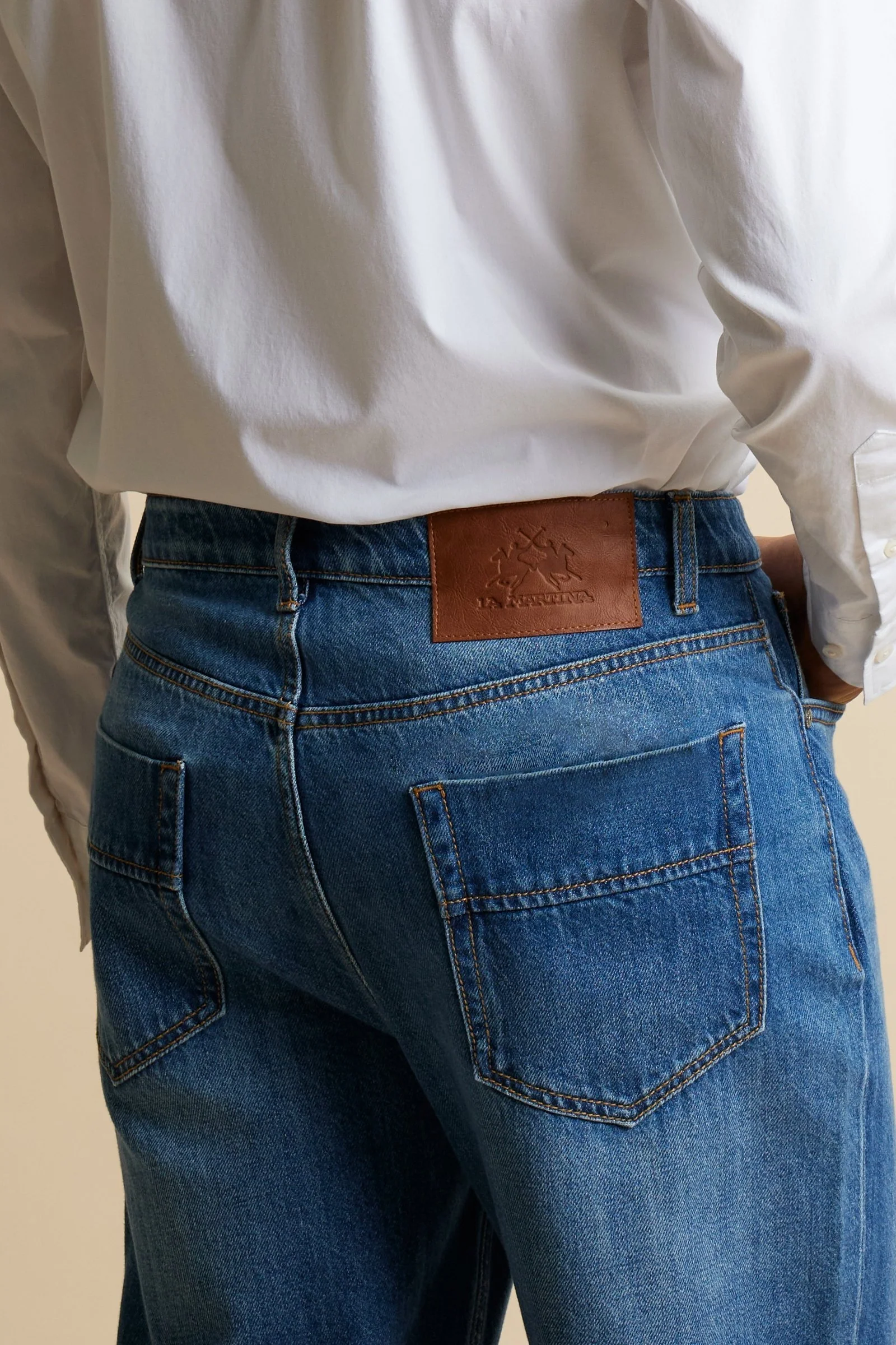 Herrenjeans aus Denim in mittlerer Waschung Regular Fit aus Baumwolle – Carl - Image 3