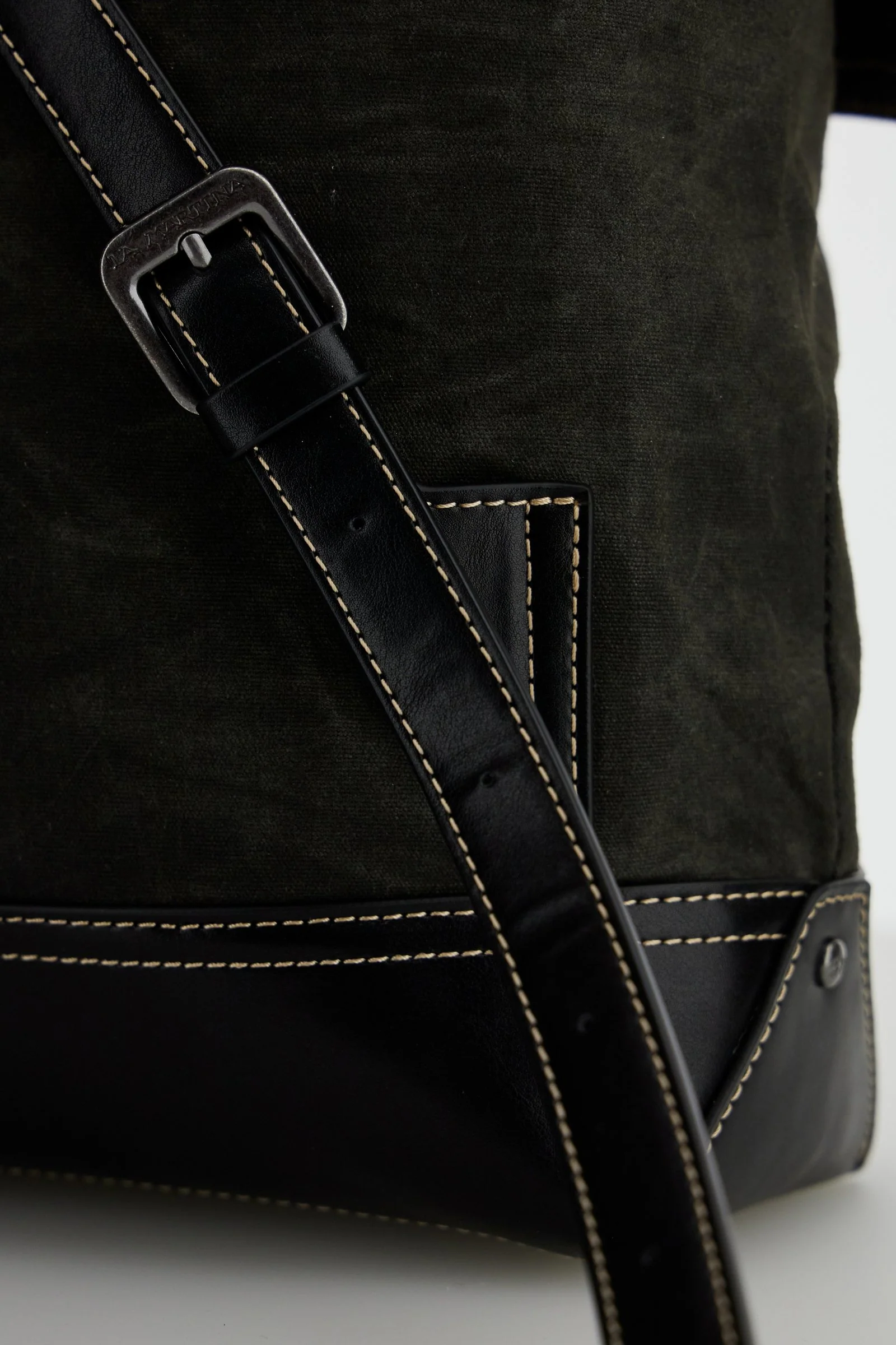 Rucksack mit aufgesetzten Taschen aus gewachstem Canvas - Buenos Aires - Image 5