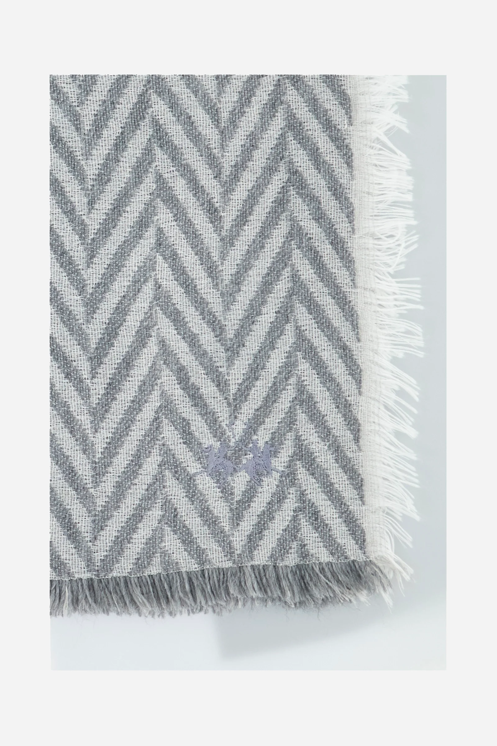 Schal mit seitlichen Fransen aus Stoff - Image 4