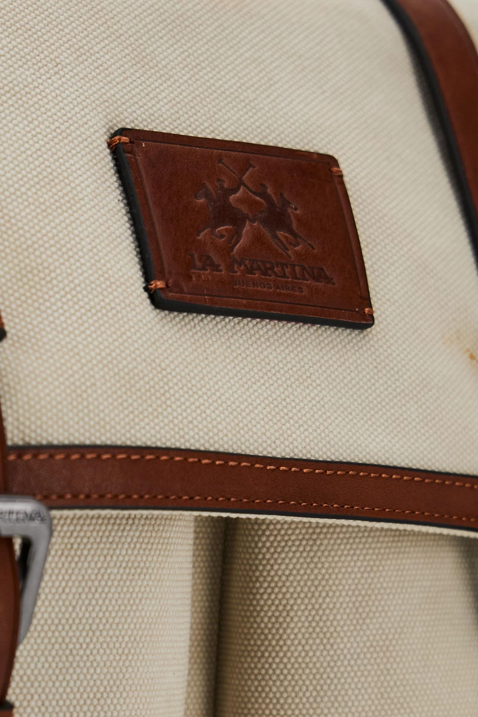 Umhängetasche mit aufgesetzten Taschen aus gewaschenem Canvas und Leder - Messenger - Image 5